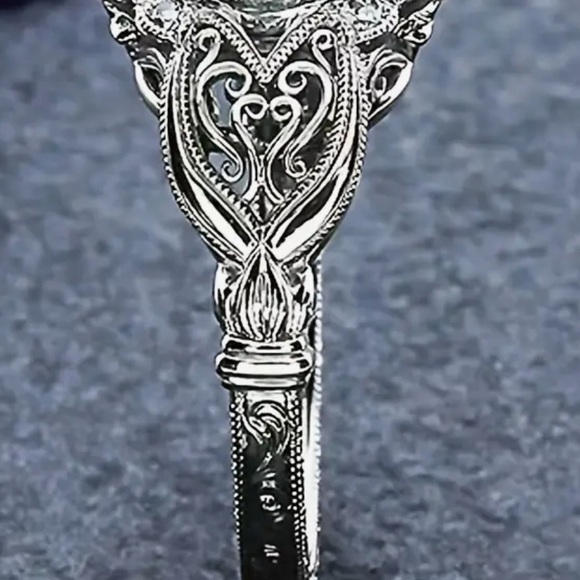 Flawless 3ct Gemstone Ring Synthetic Blue Zirconia - Picture 3 of 7